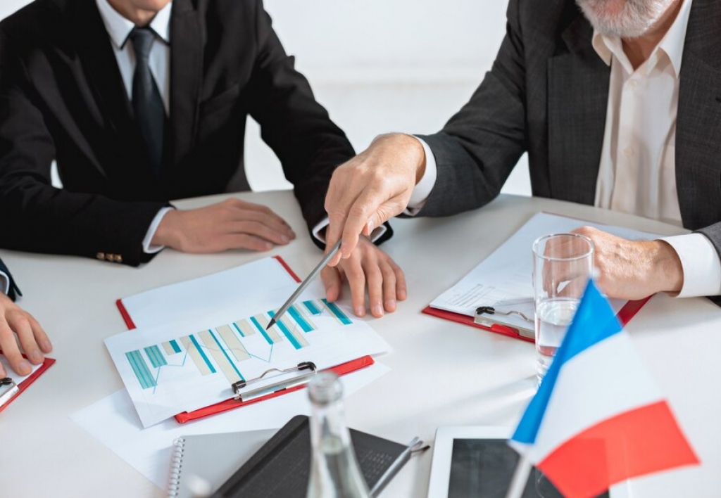 Finanzas: Políticas, Instrumentos y Estrategias