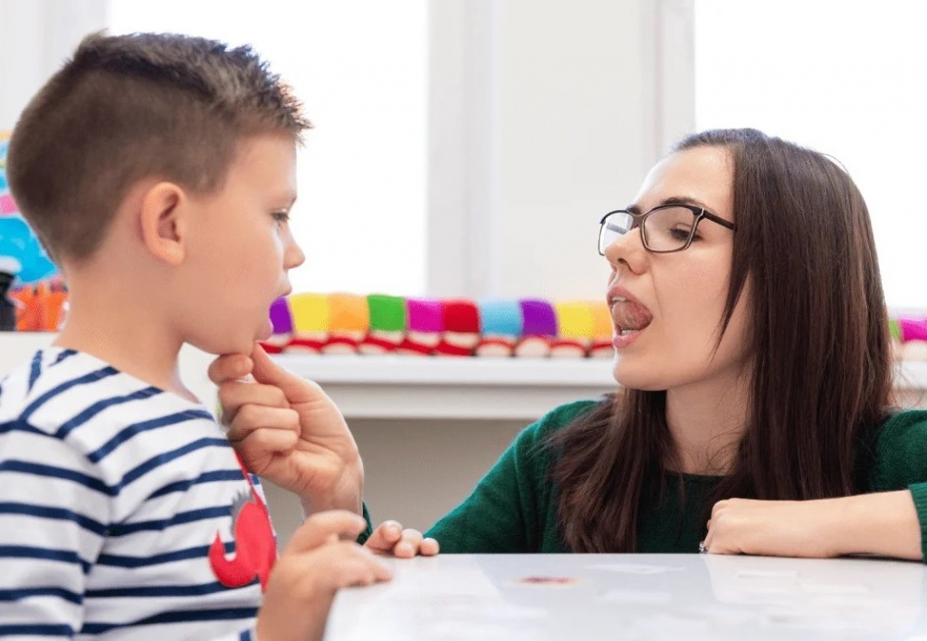 Atención Oportuna con Énfasis en Motricidad Orofacial