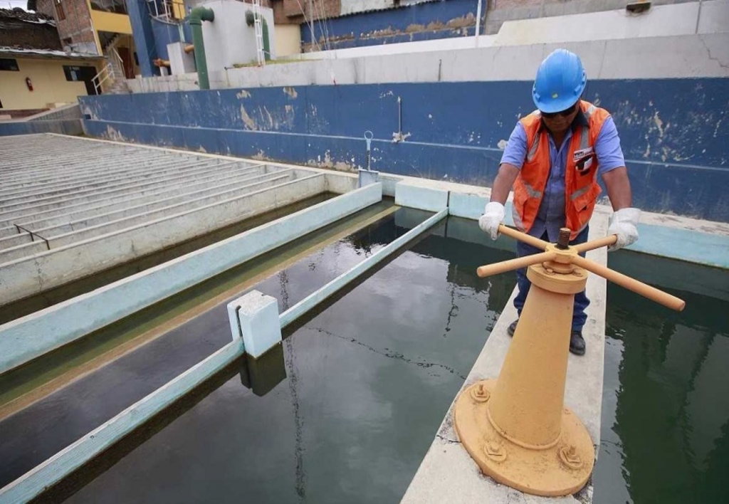 Especialista en Servicios de Agua y Desague